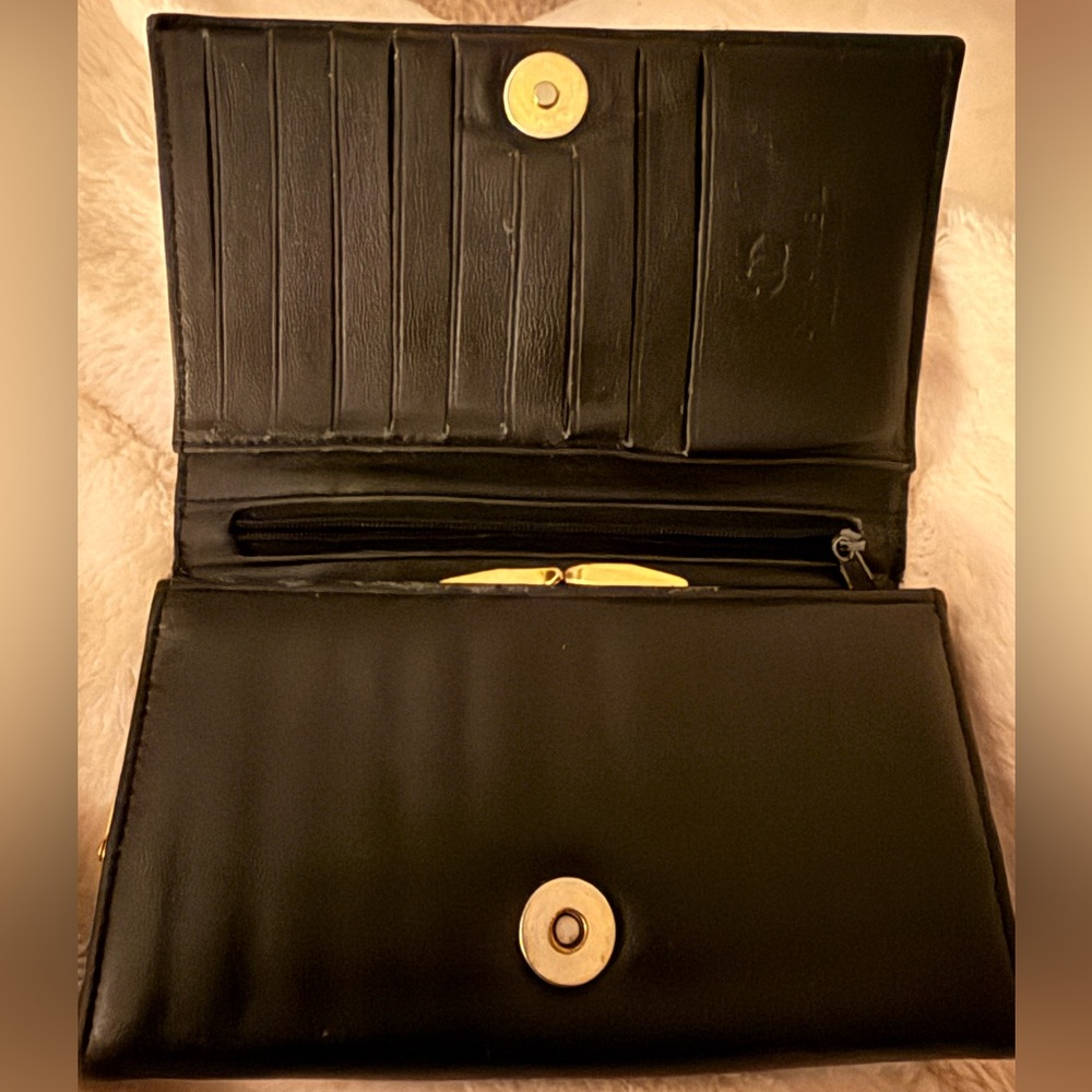 CHANEL Black Quilted CC Embossed Leather Card Holder - Picture 3 of 10